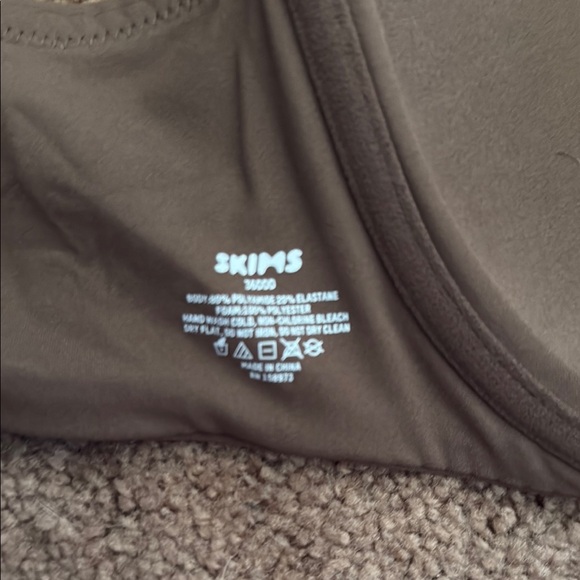 Skims Fits Everybody Plunge Bra in Color Oxide-New - Picture 4 of 6